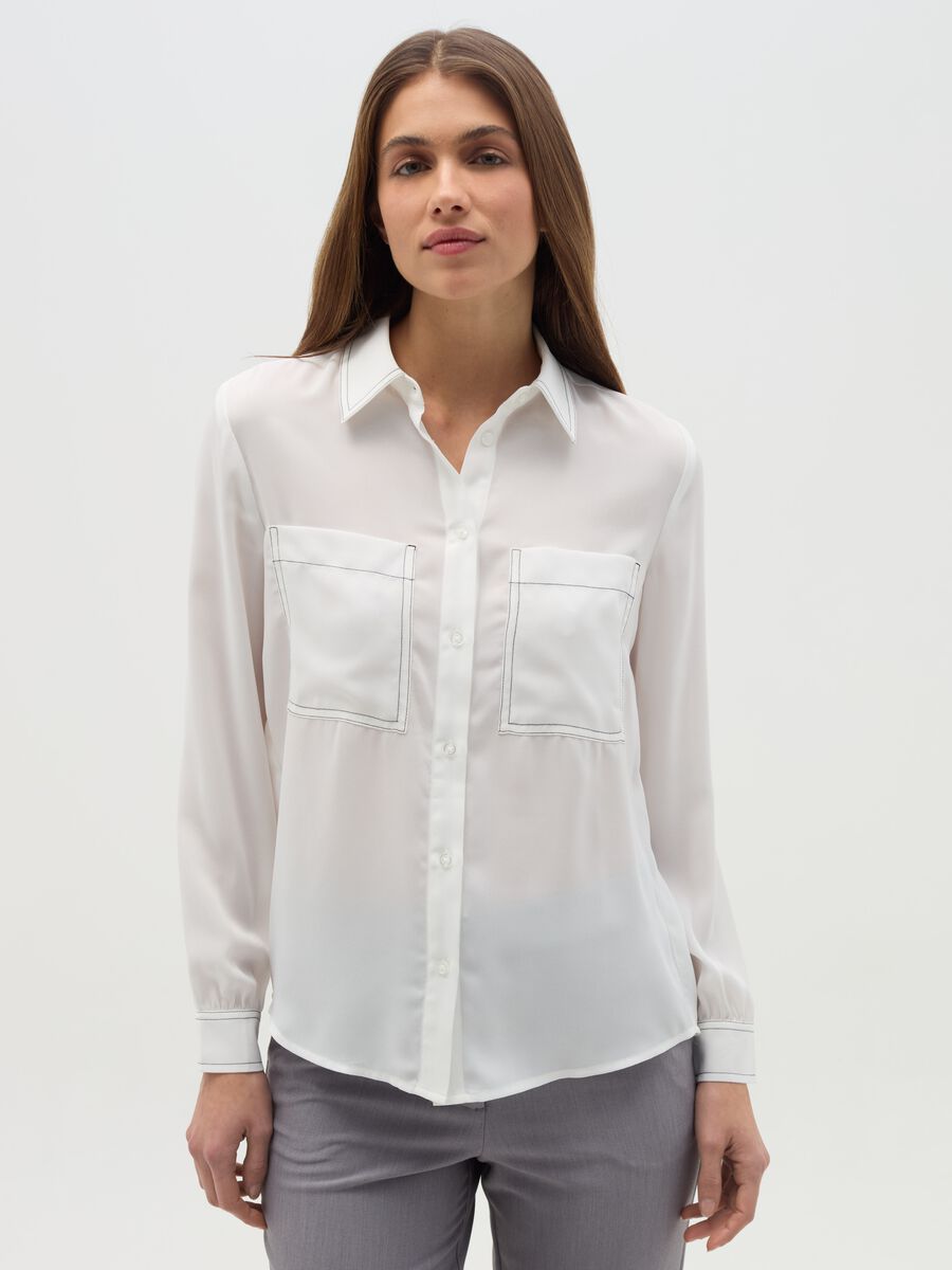 Shirt with contrasting stitching_0