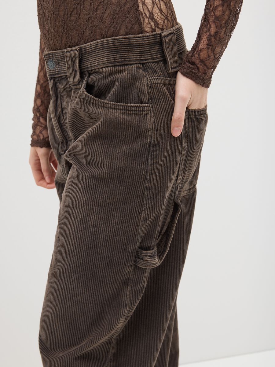 Pantaloni baggy marroni in puro cotone a coste relaxed fit_3