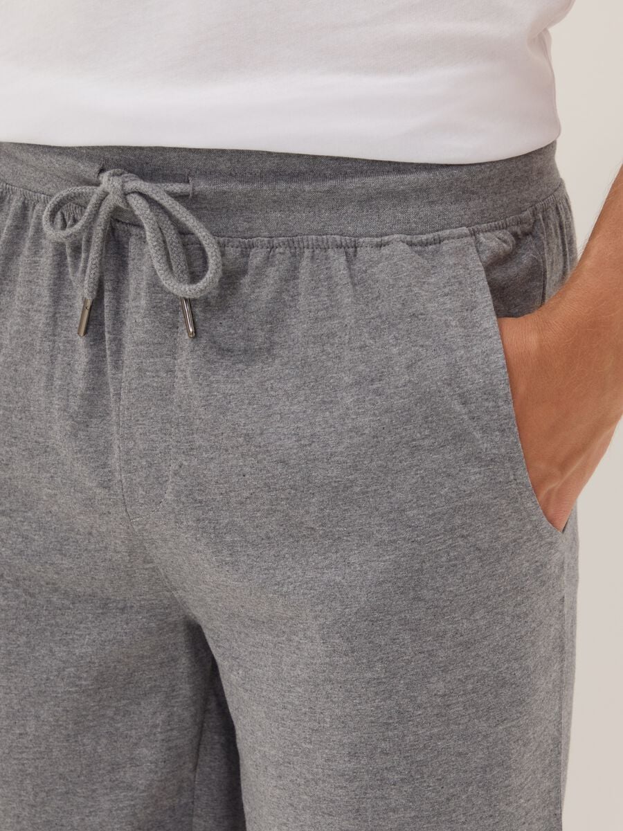Pantaloncini pigiama grigi in cotone organico_3