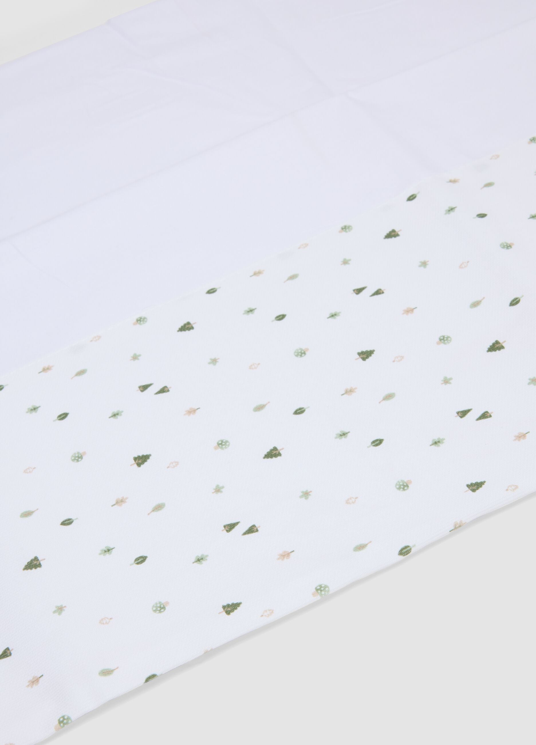 White pure cotton baby sheet with all-over print