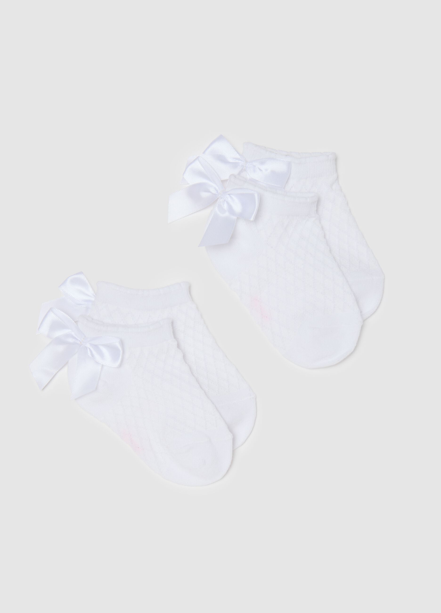 Calzini corti da bambina in cotone elasticizzato bianco con fiocco
