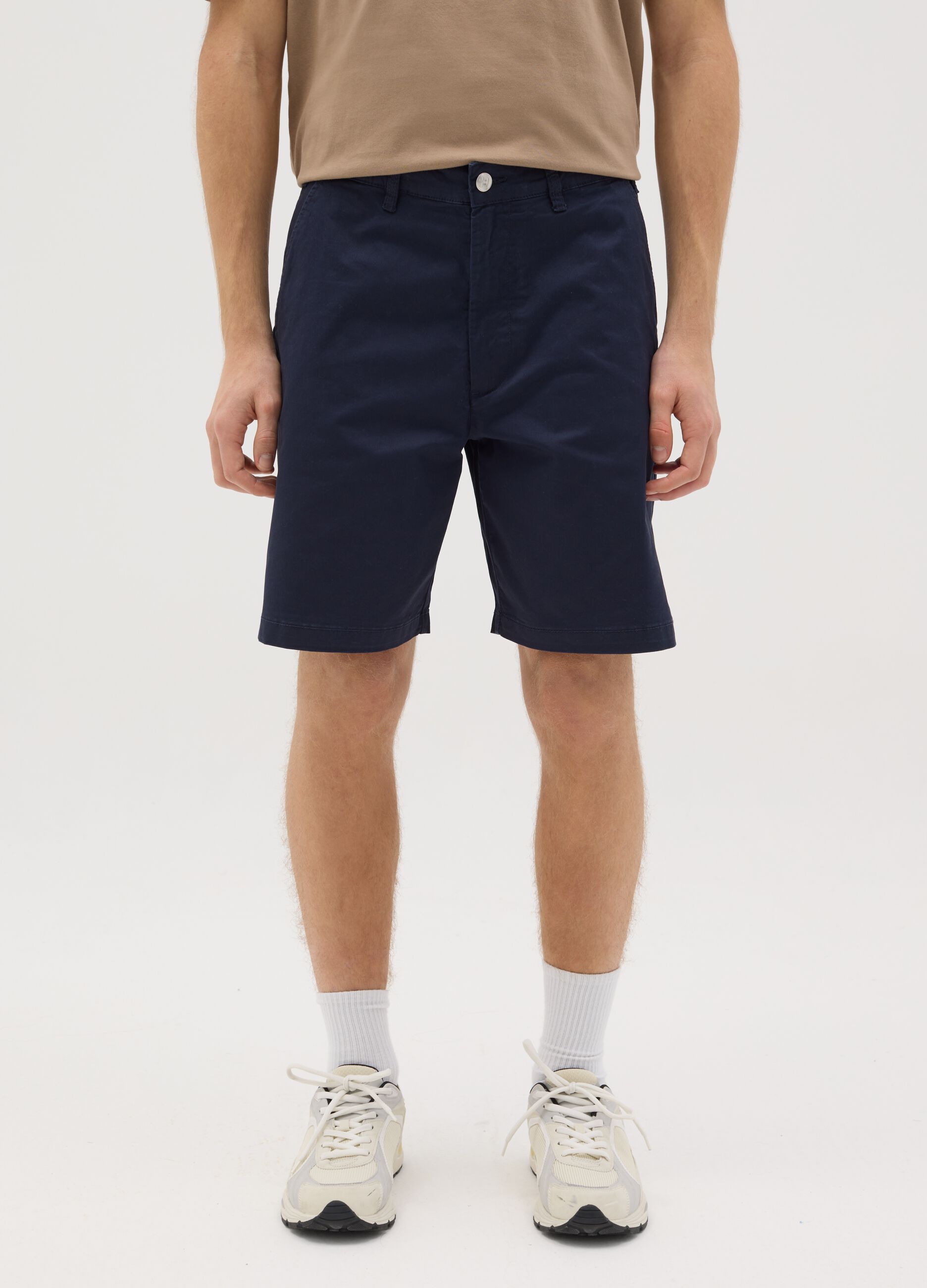 Men’s regular-fit blue shorts in stretch cotton