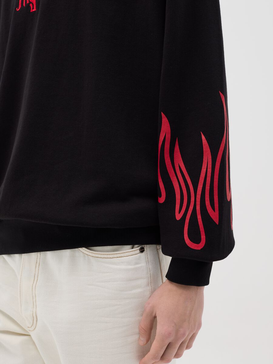 Black sweatshirt with flames print_2