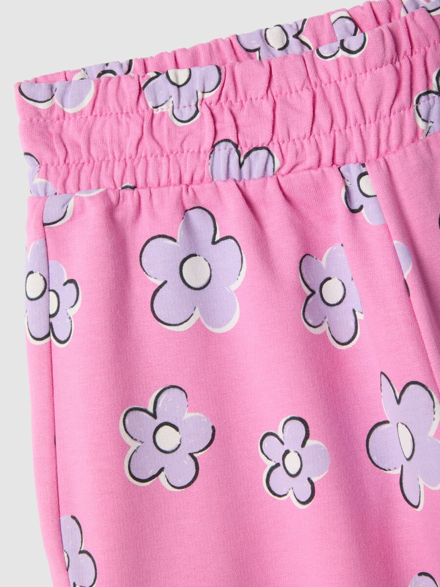 Girls' regular fit pink pure cotton shorts with flowers_2