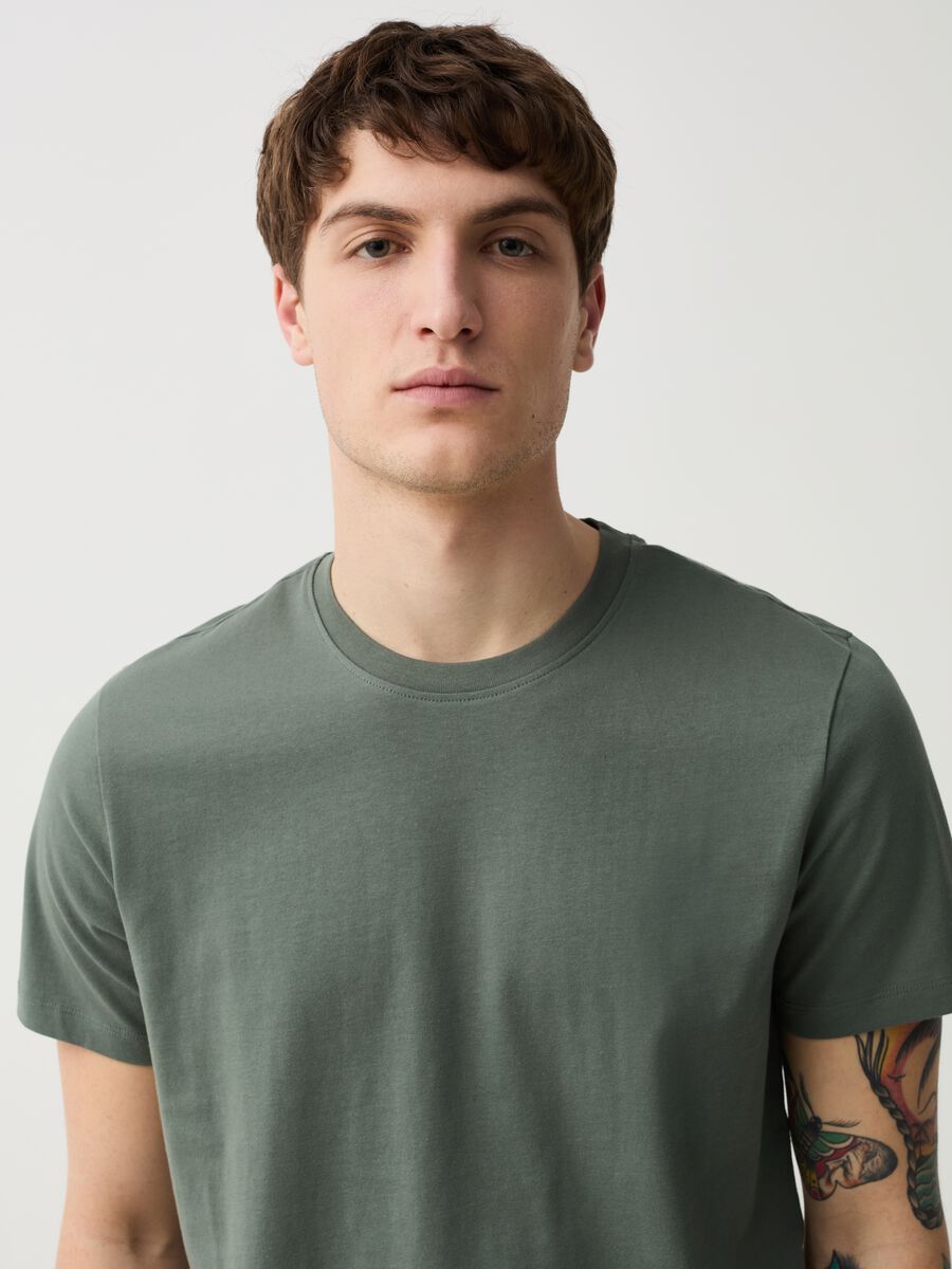 T-shirt in cotone bio con scollo rotondo_0