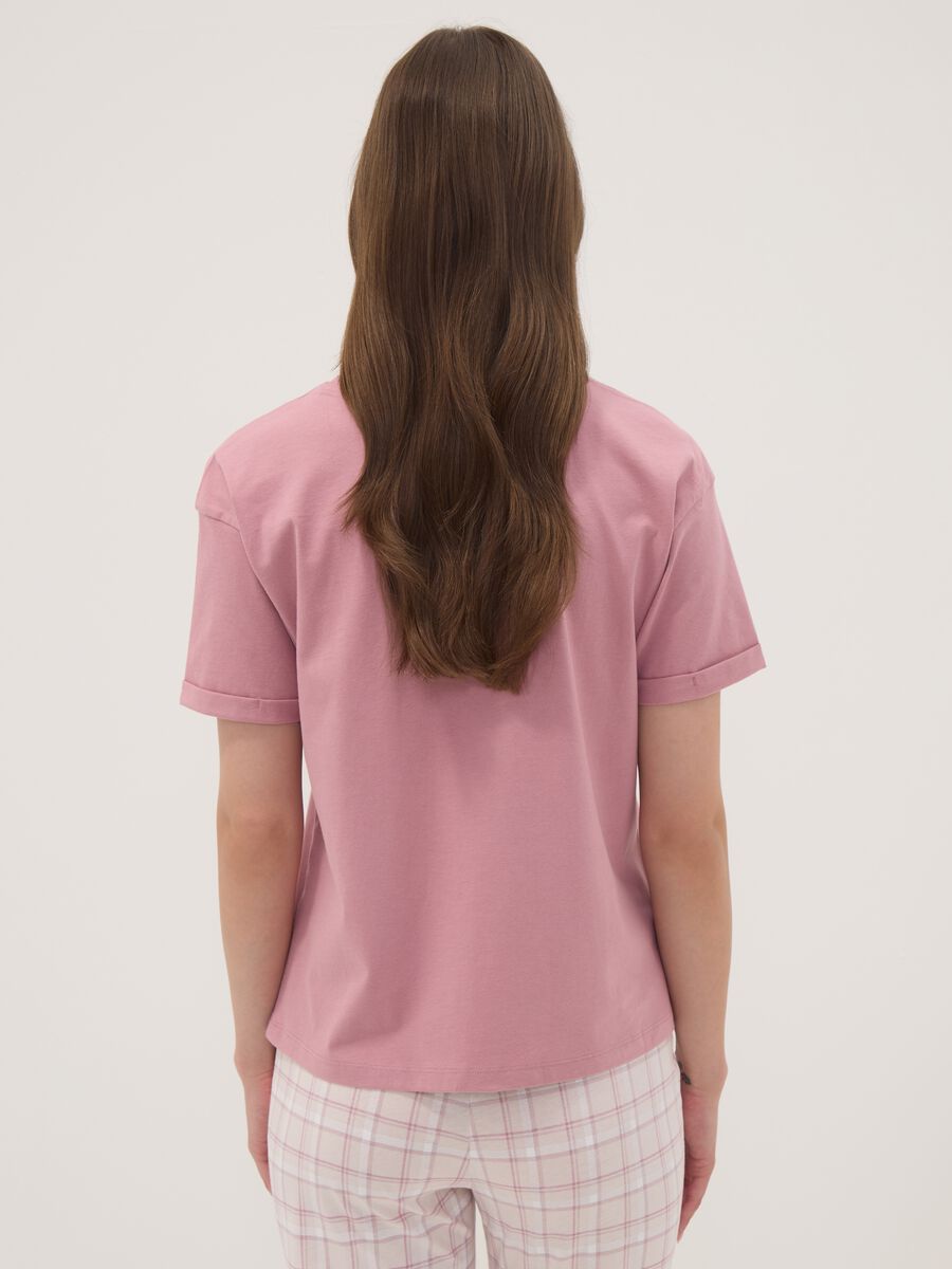 T-shirt pigiama rosa in cotone organico con scritte frontali_3