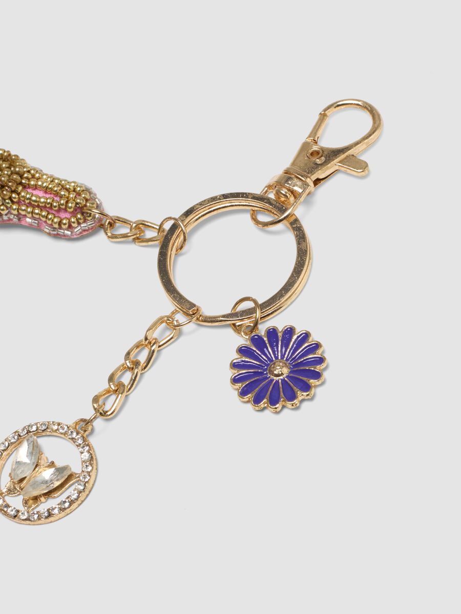 Ciondolo multicolor con charms e dettagli dorati_2