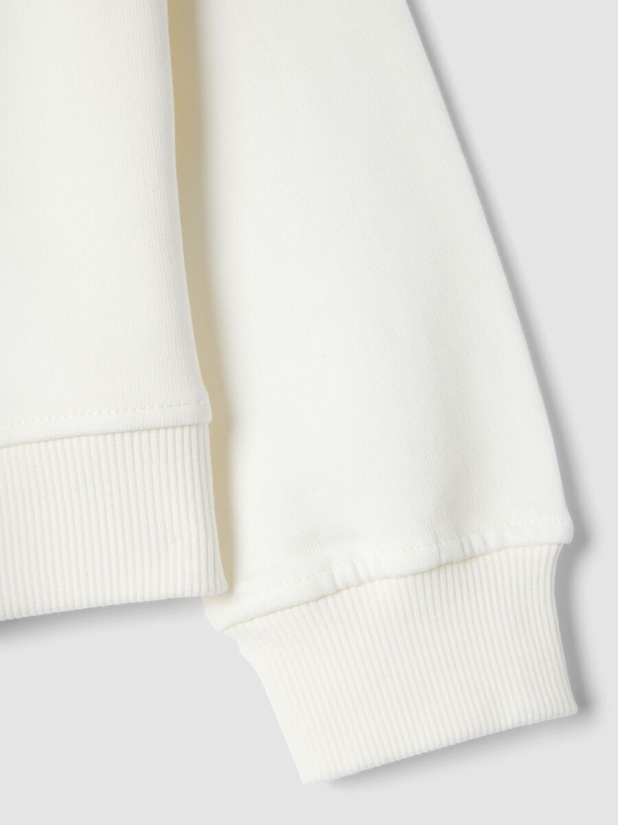 Felpa in puro cotone bianca da bambina regular fit con ricami floreali_2