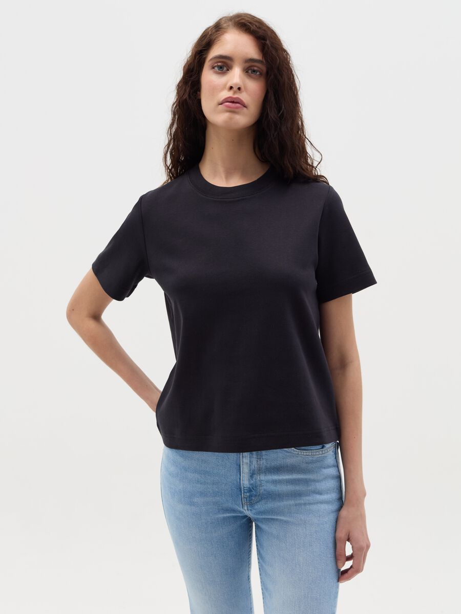 Solid colour T-shirt with round neck_0
