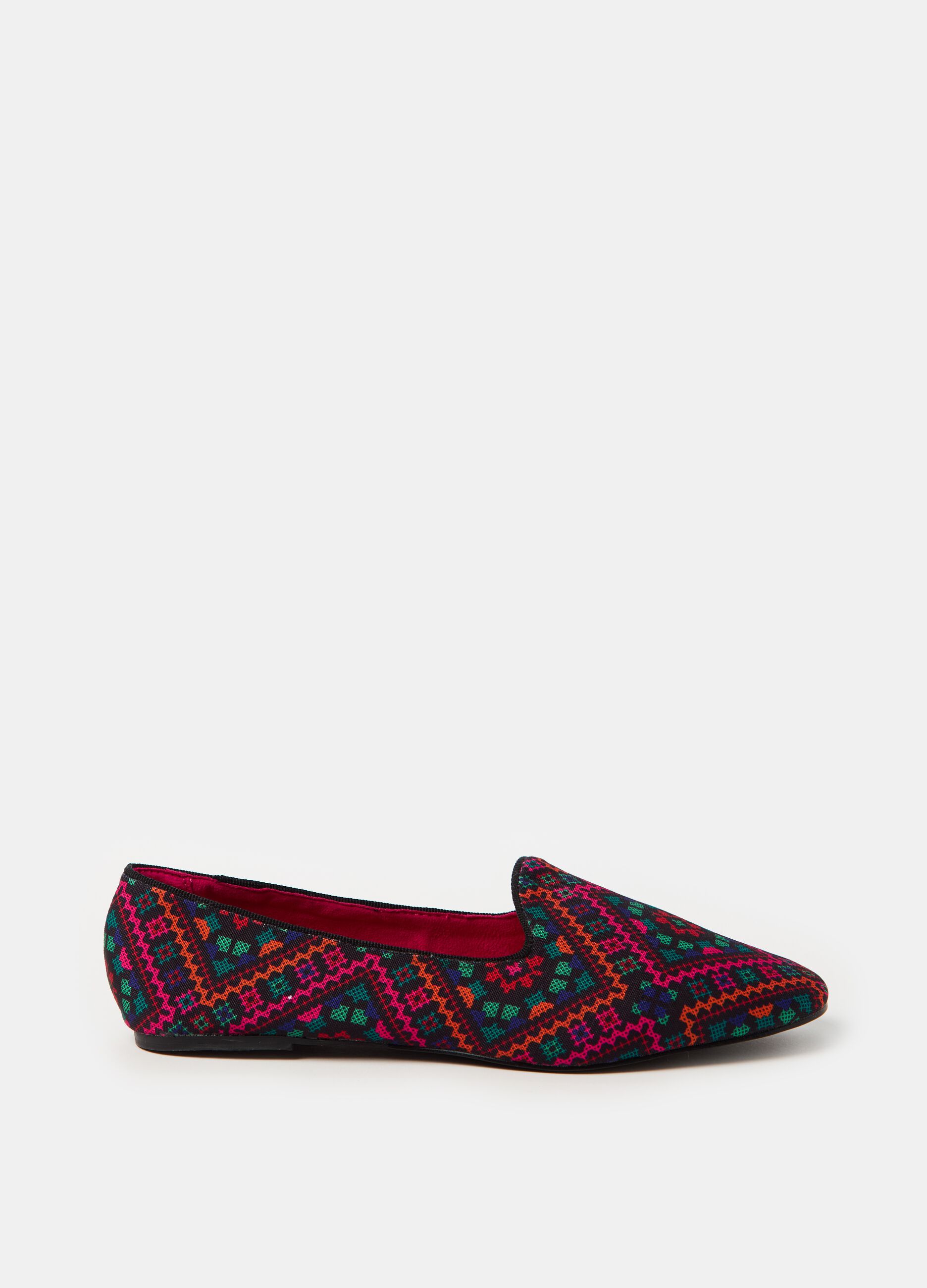 Slipper shoes with geometric pattern
