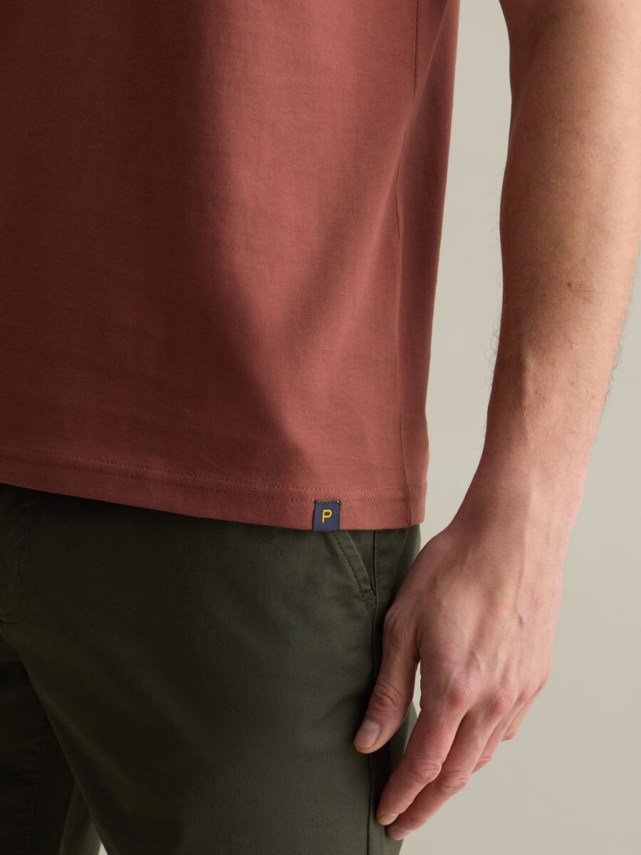 Plain cotton T-shirt with round neck._2