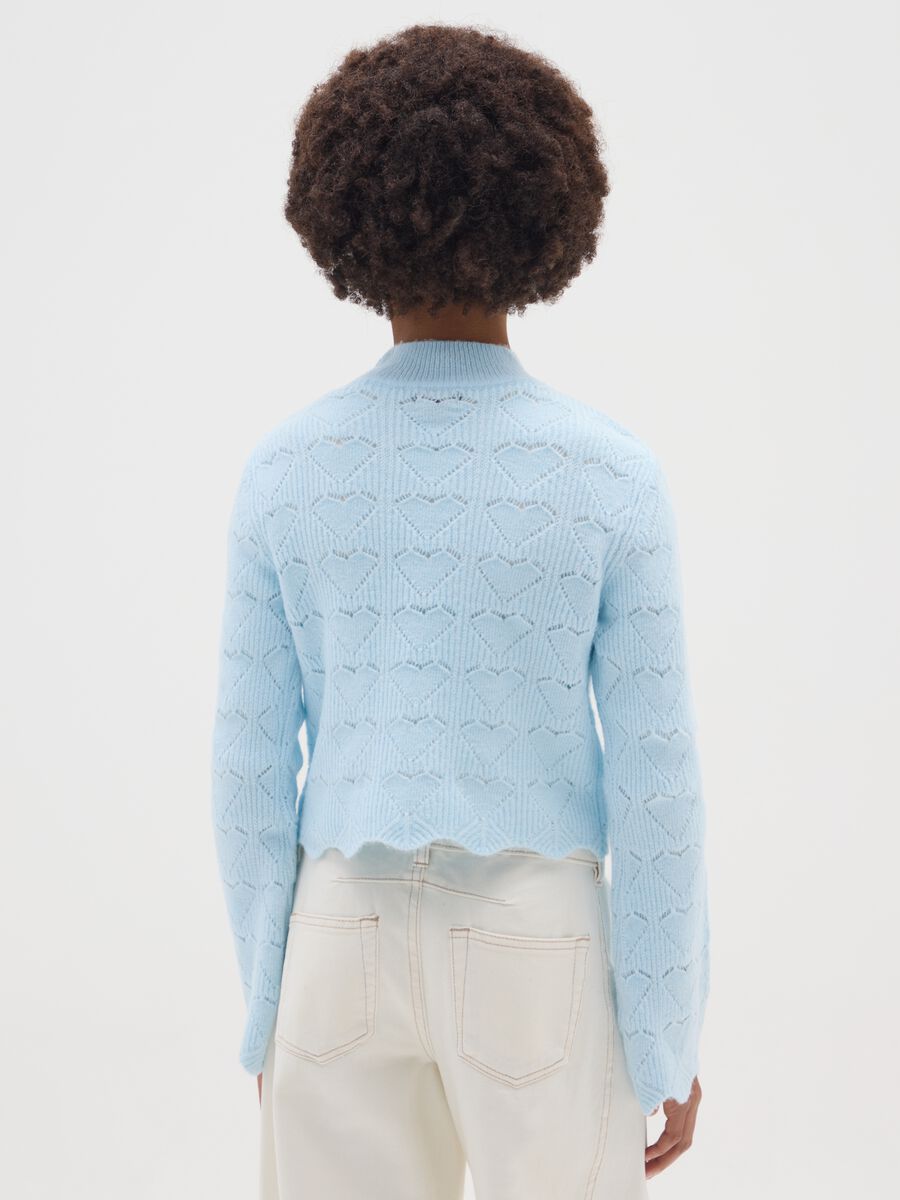 Maglione azzurro con motivo a cuori_1
