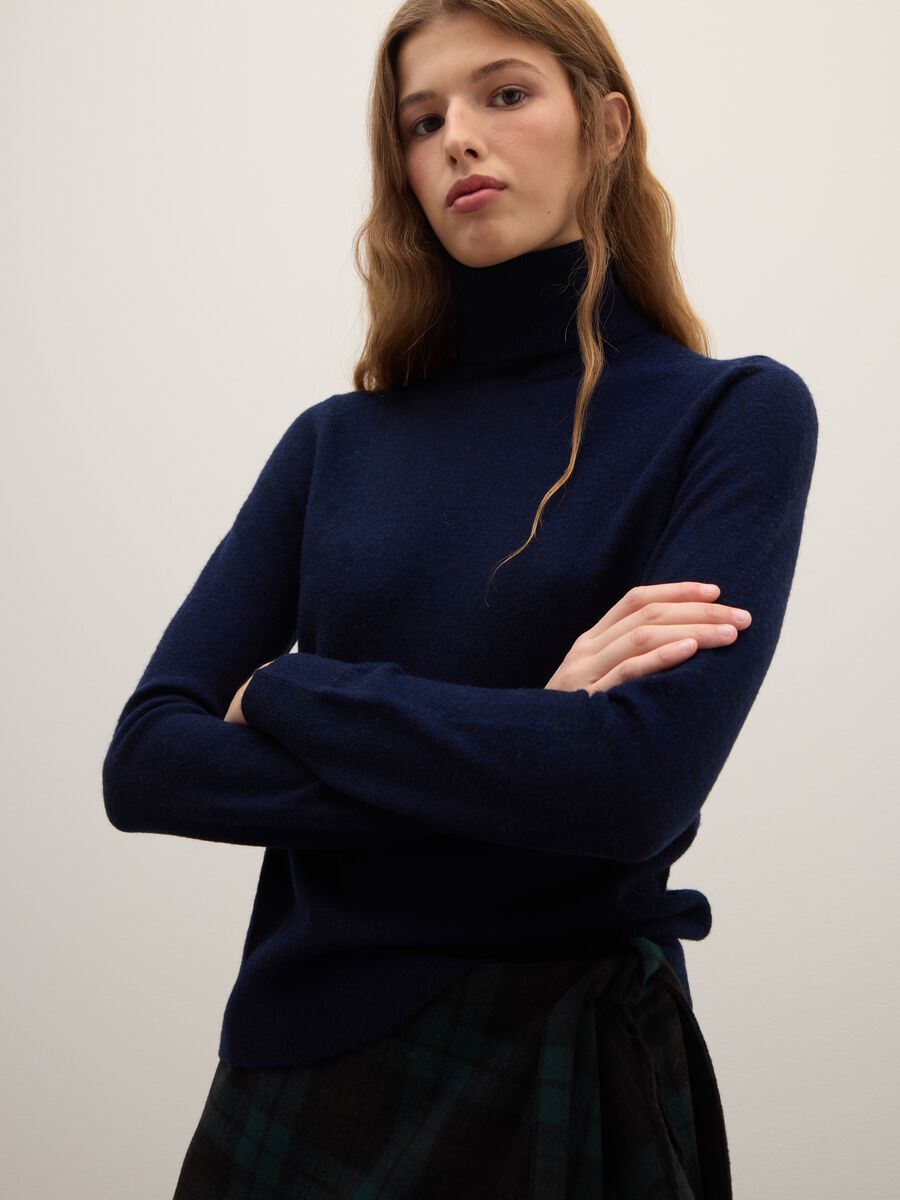 Maglione in pura lana blu regular fit a collo alto_0