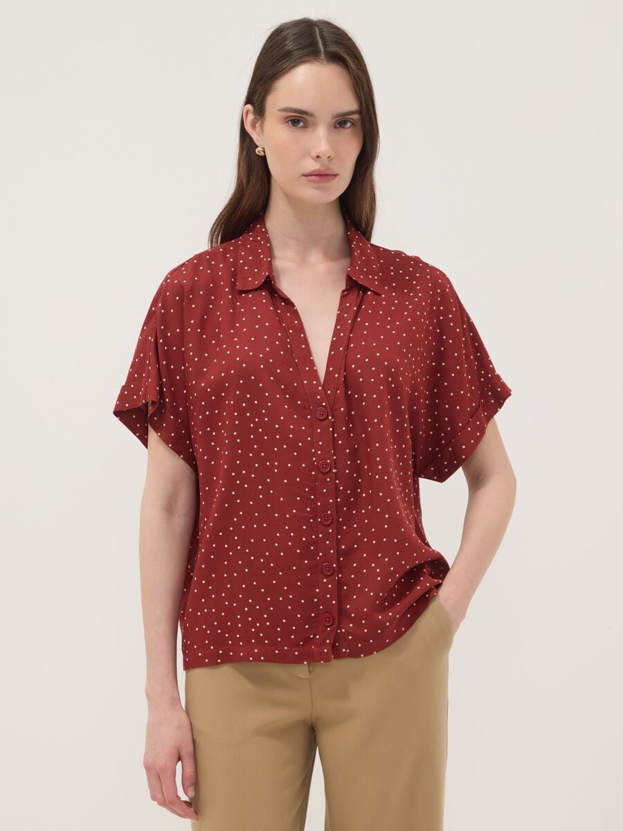 Camicia rossa a pois in pura viscosa a maniche corte over fit_0