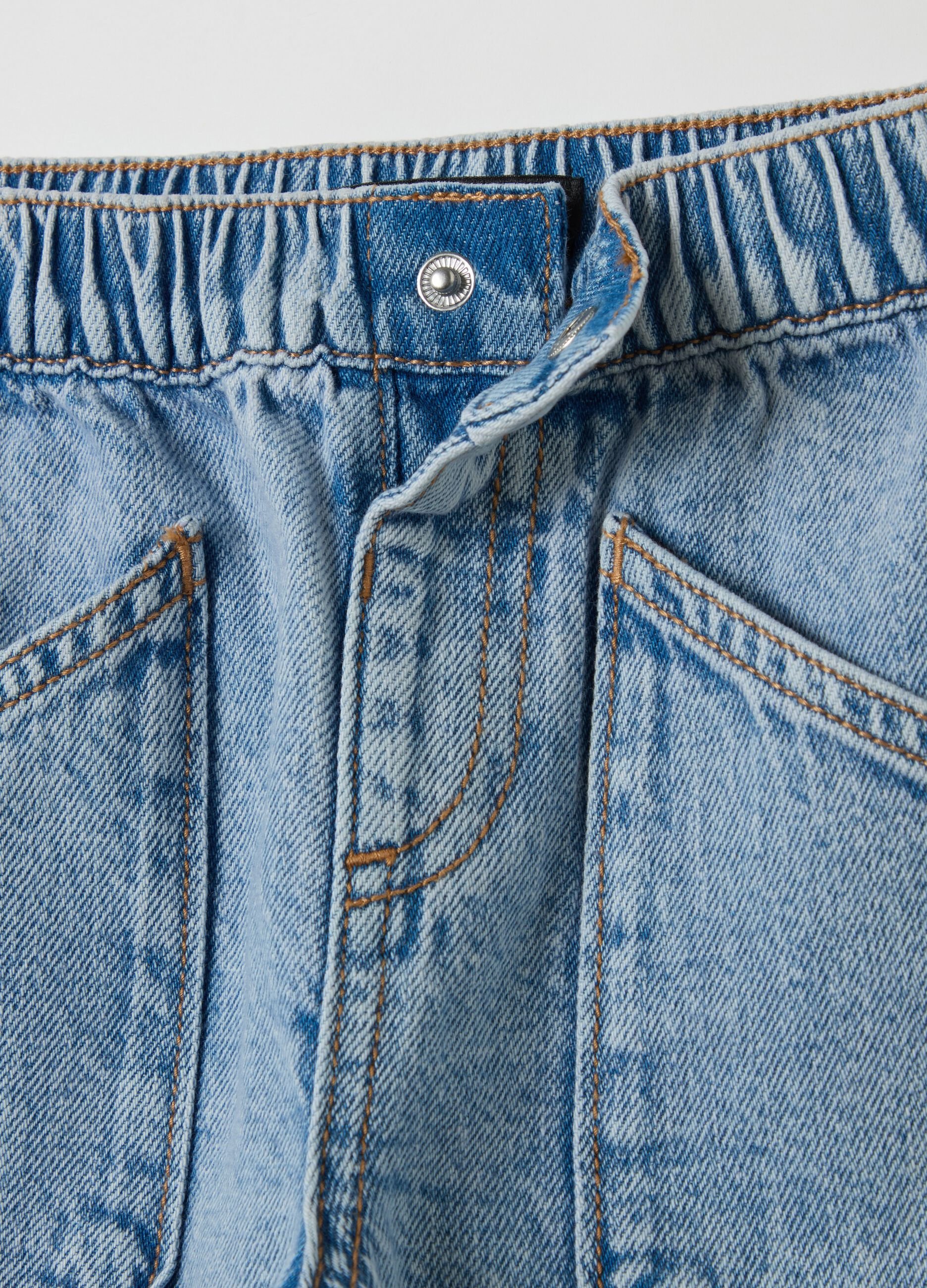Wide-leg jeans with pockets