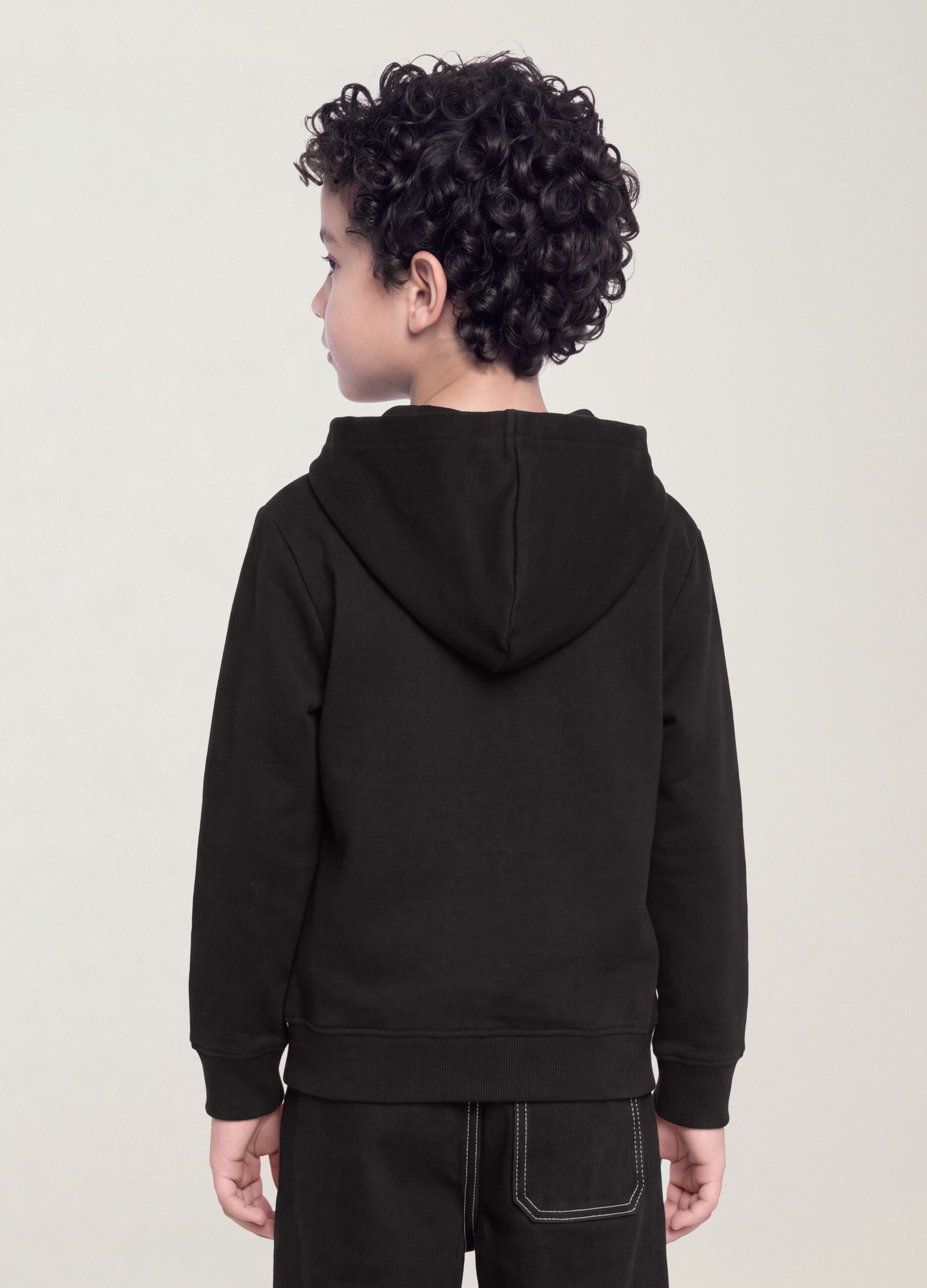 Felpa nera con cappuccio in puro cotone organico per bambino regular fit
