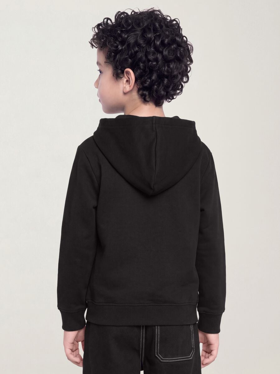 Felpa nera con cappuccio in puro cotone organico per bambino regular fit_3