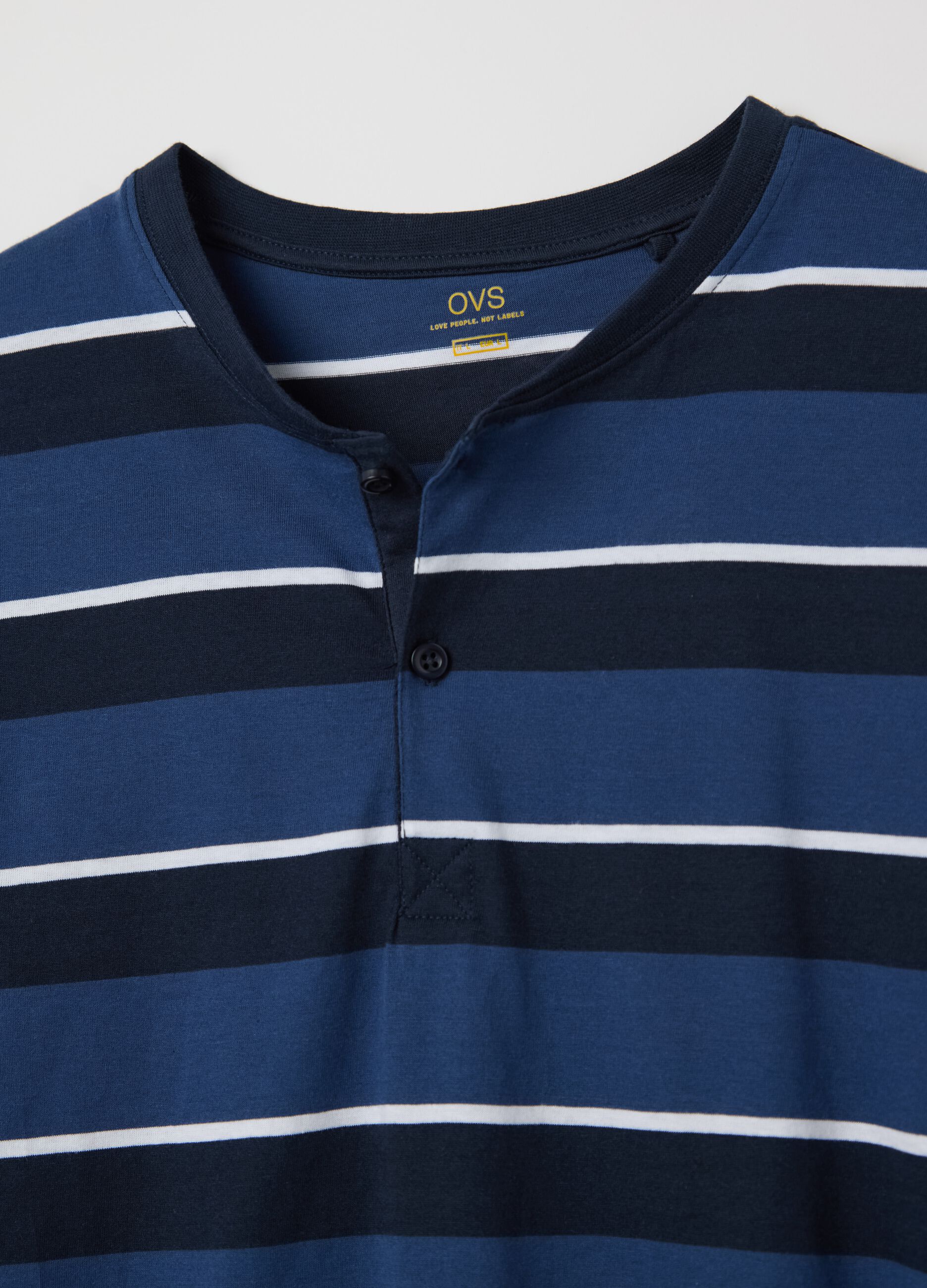 Short blue pyjamas in cotton with striped pattern