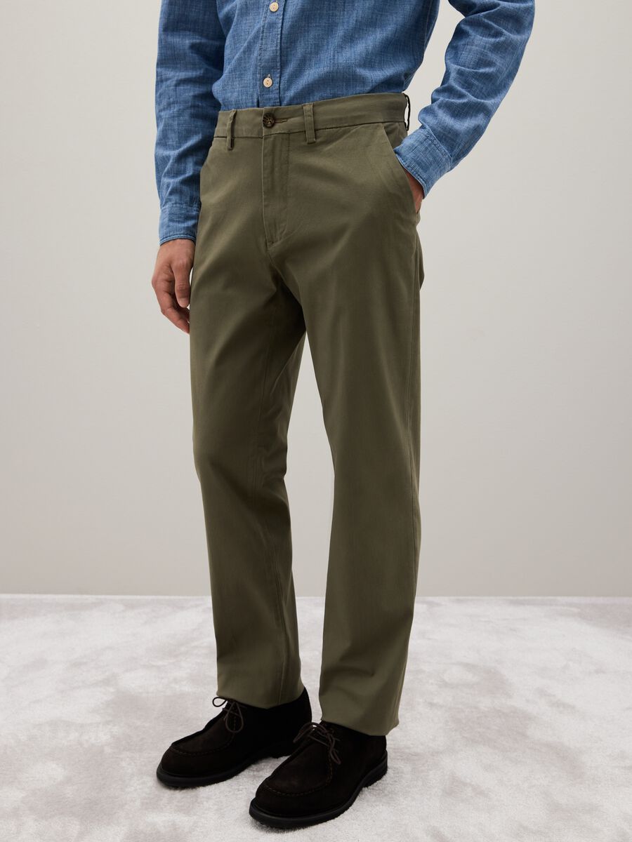 Green stretchy cotton trousers in regular fit_2