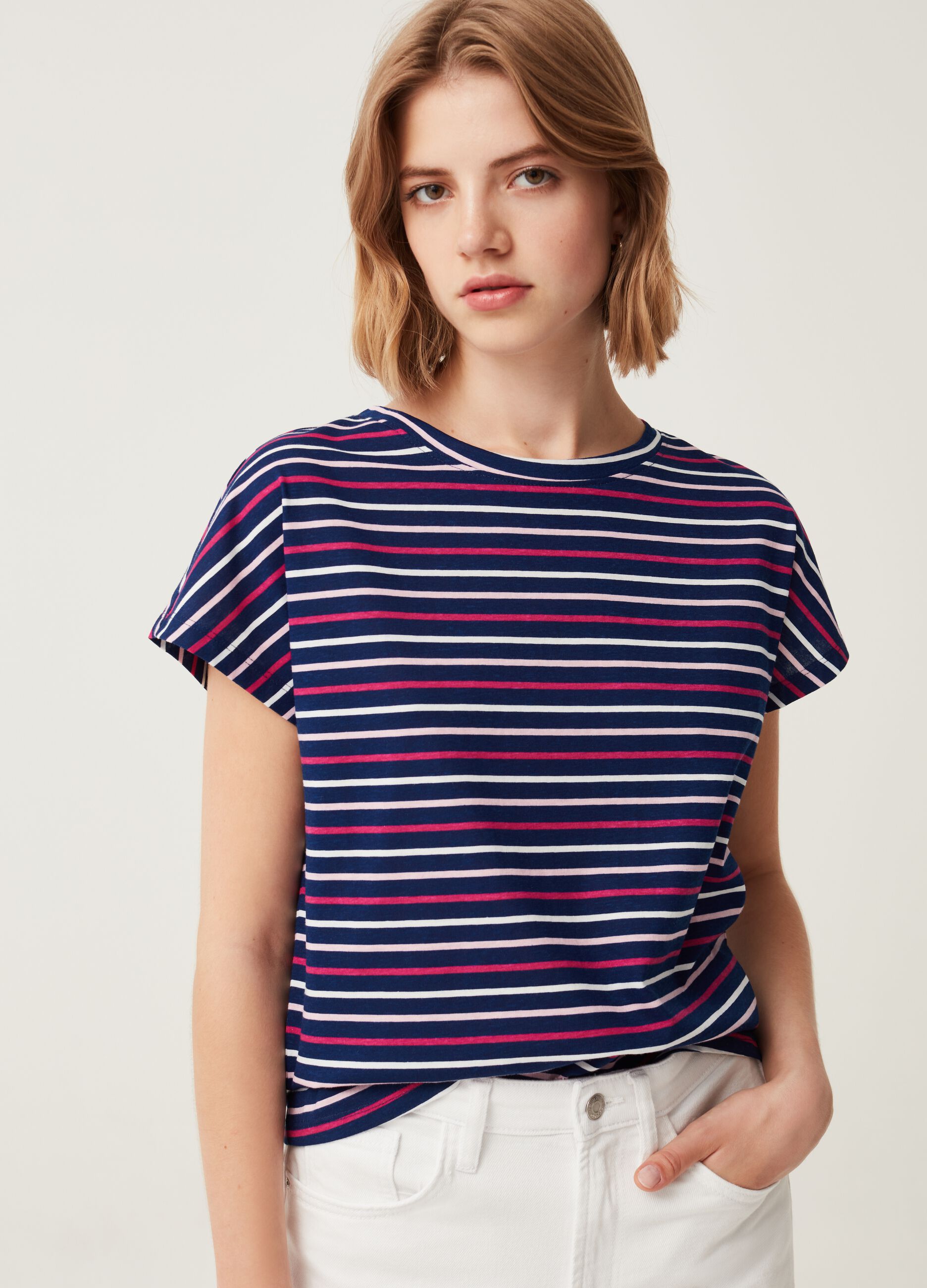 T-shirt stampata con maniche a kimono_0