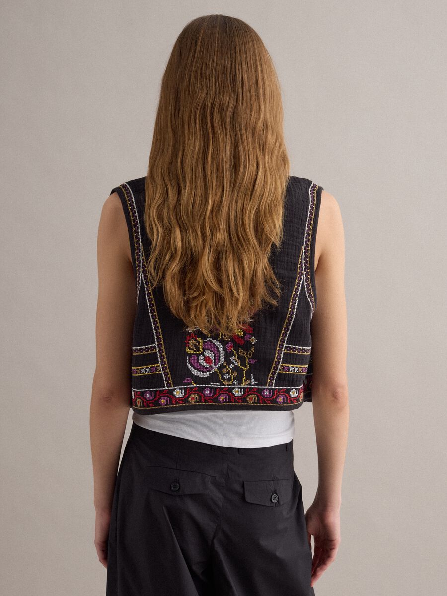 Black pure cotton gilet with embroidery_3