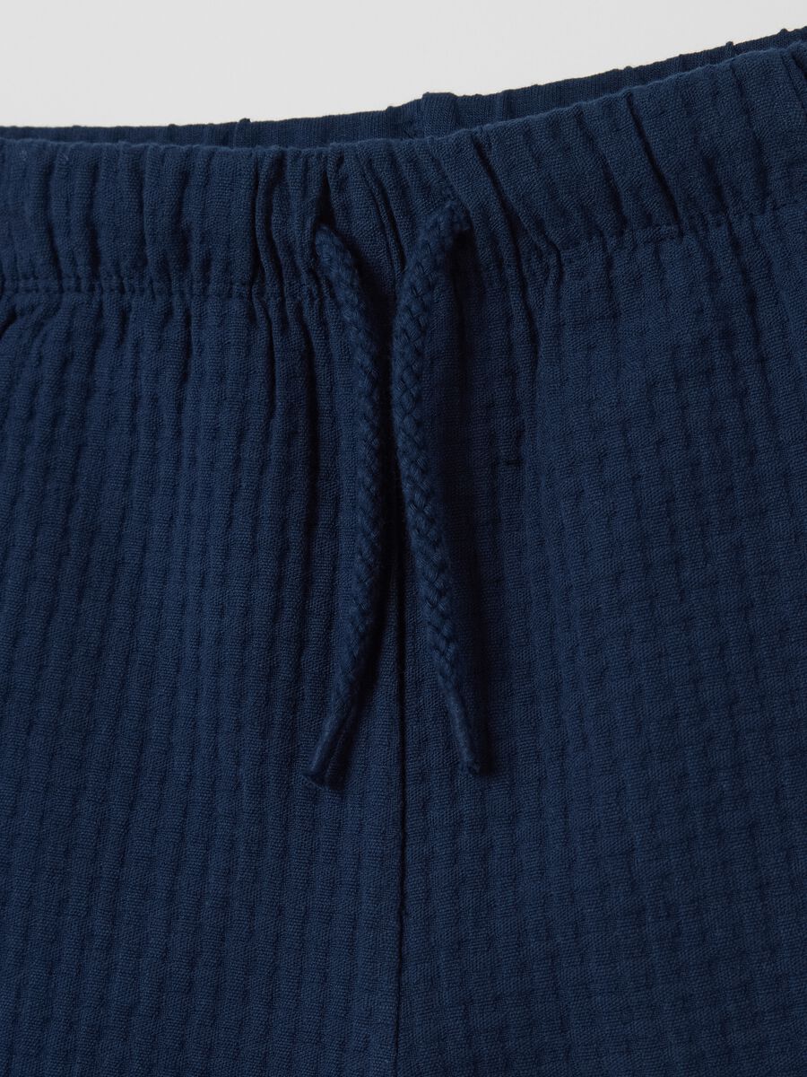 Blue Bermuda shorts with drawstring and waffle weave_2