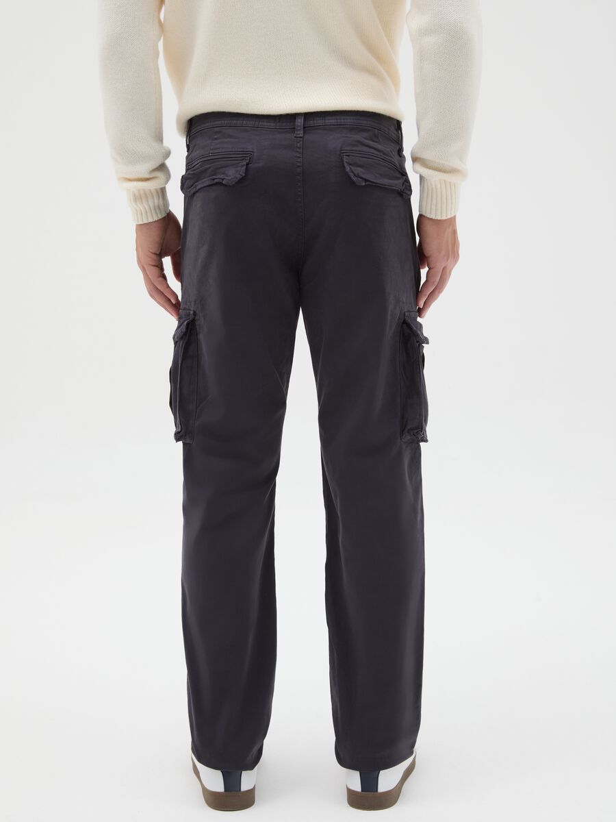 Pantaloni cargo blu in cotone elasticizzato slim fit_2