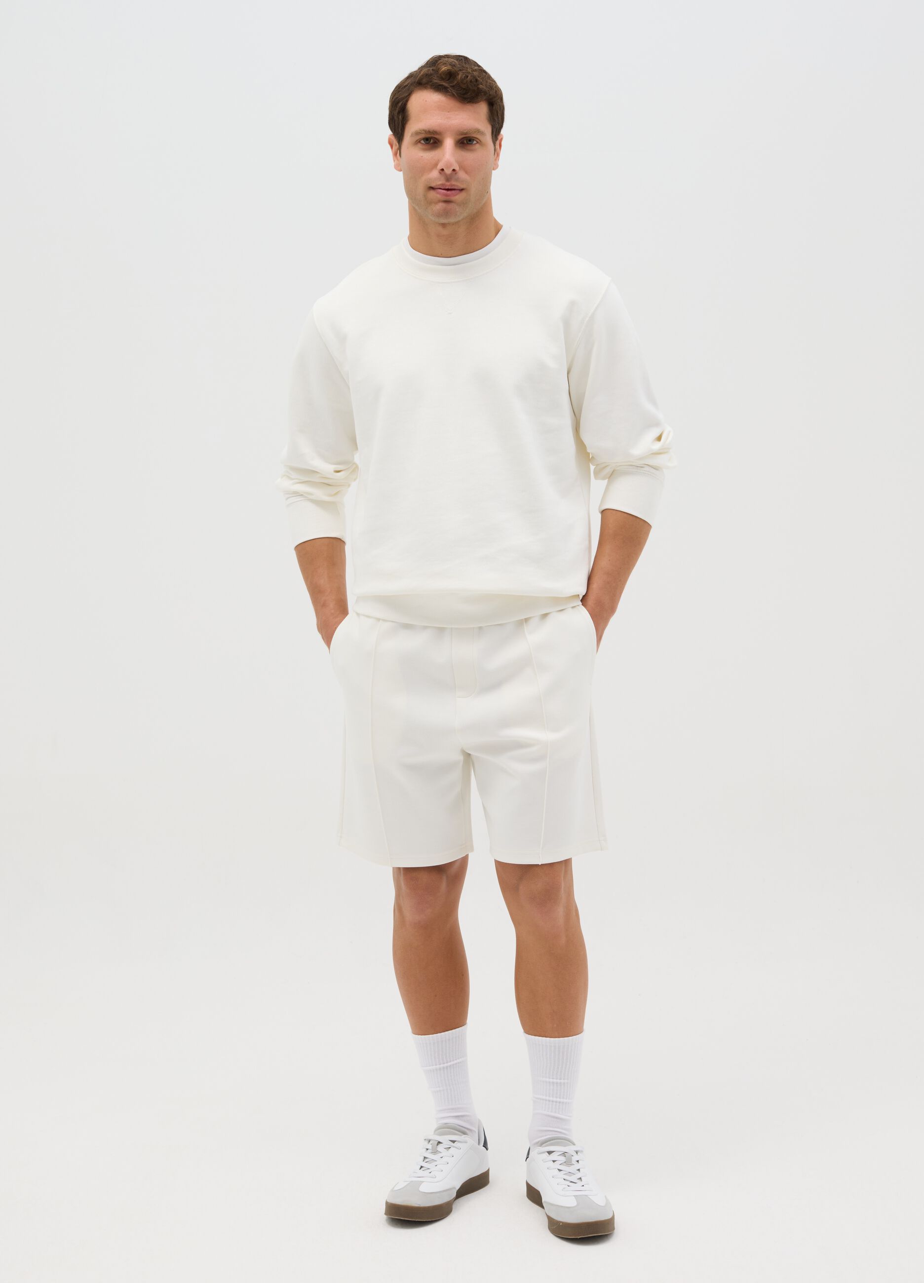 Oversized sweatshirt with round neck