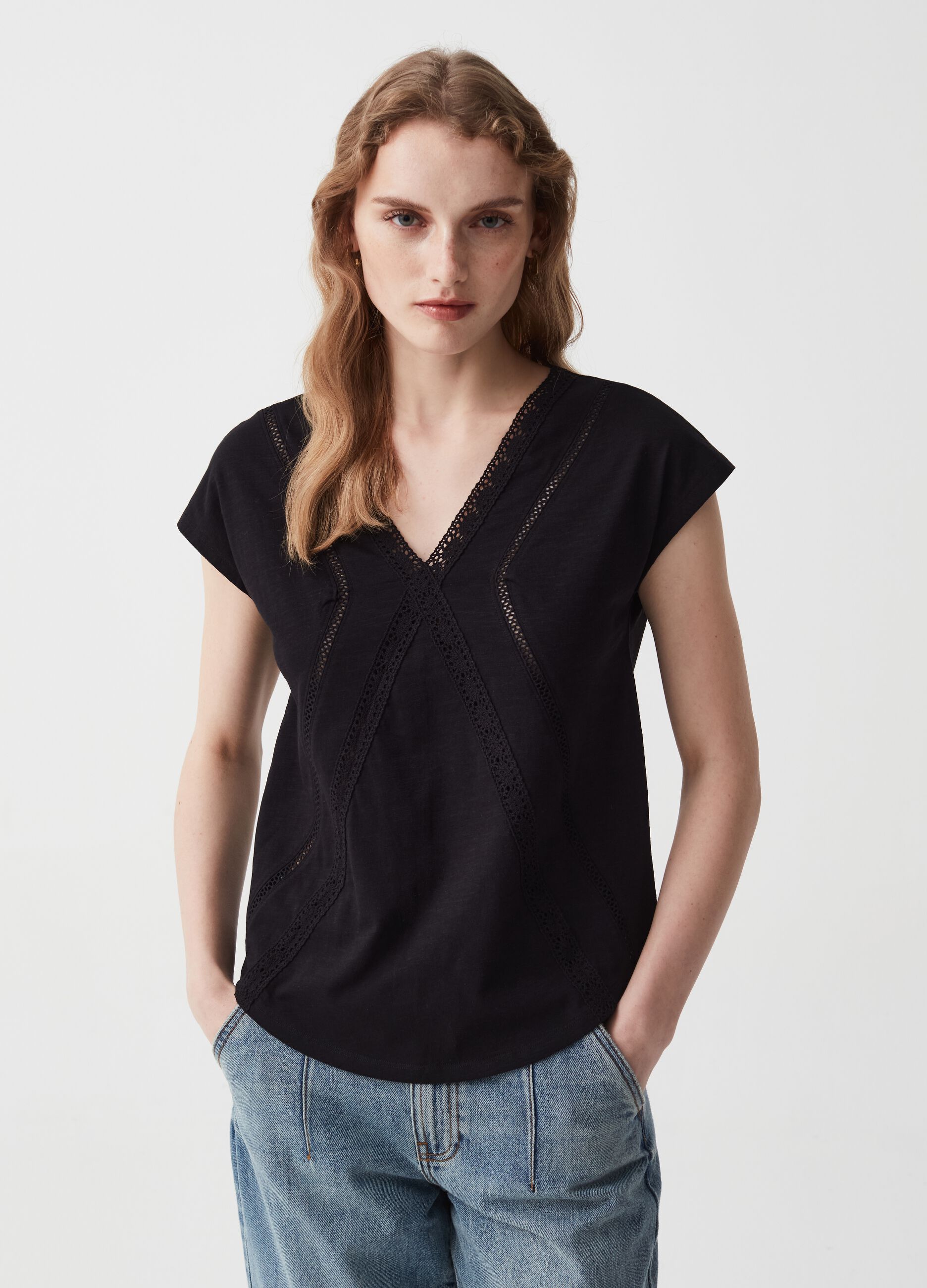 T-shirt with openwork and lace details