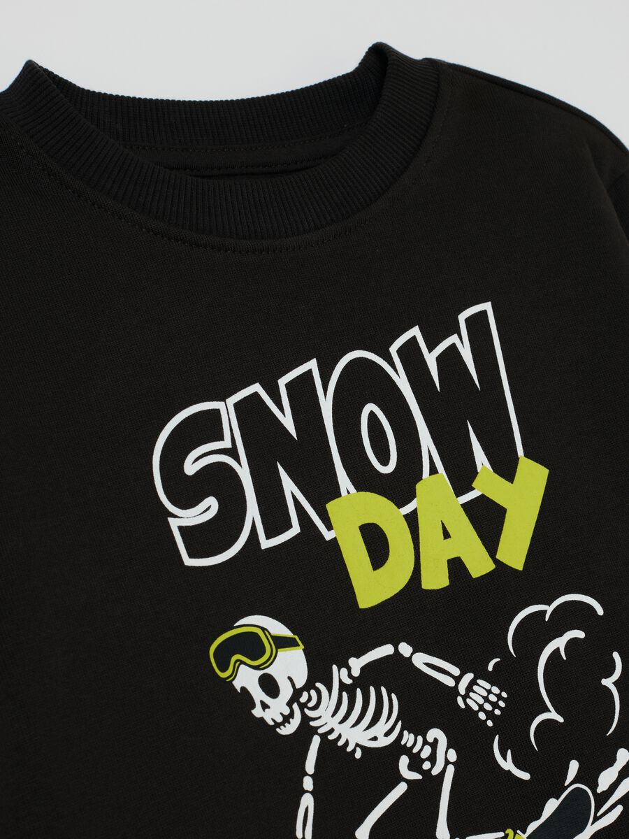 Black sweatshirt and trouser set for children in pure cotton with print_2