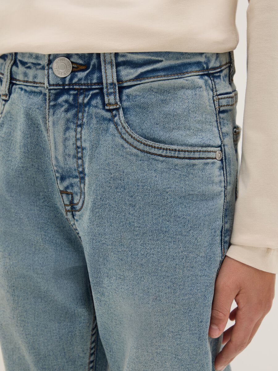 Blue stretch denim regular fit jeans for boys_2