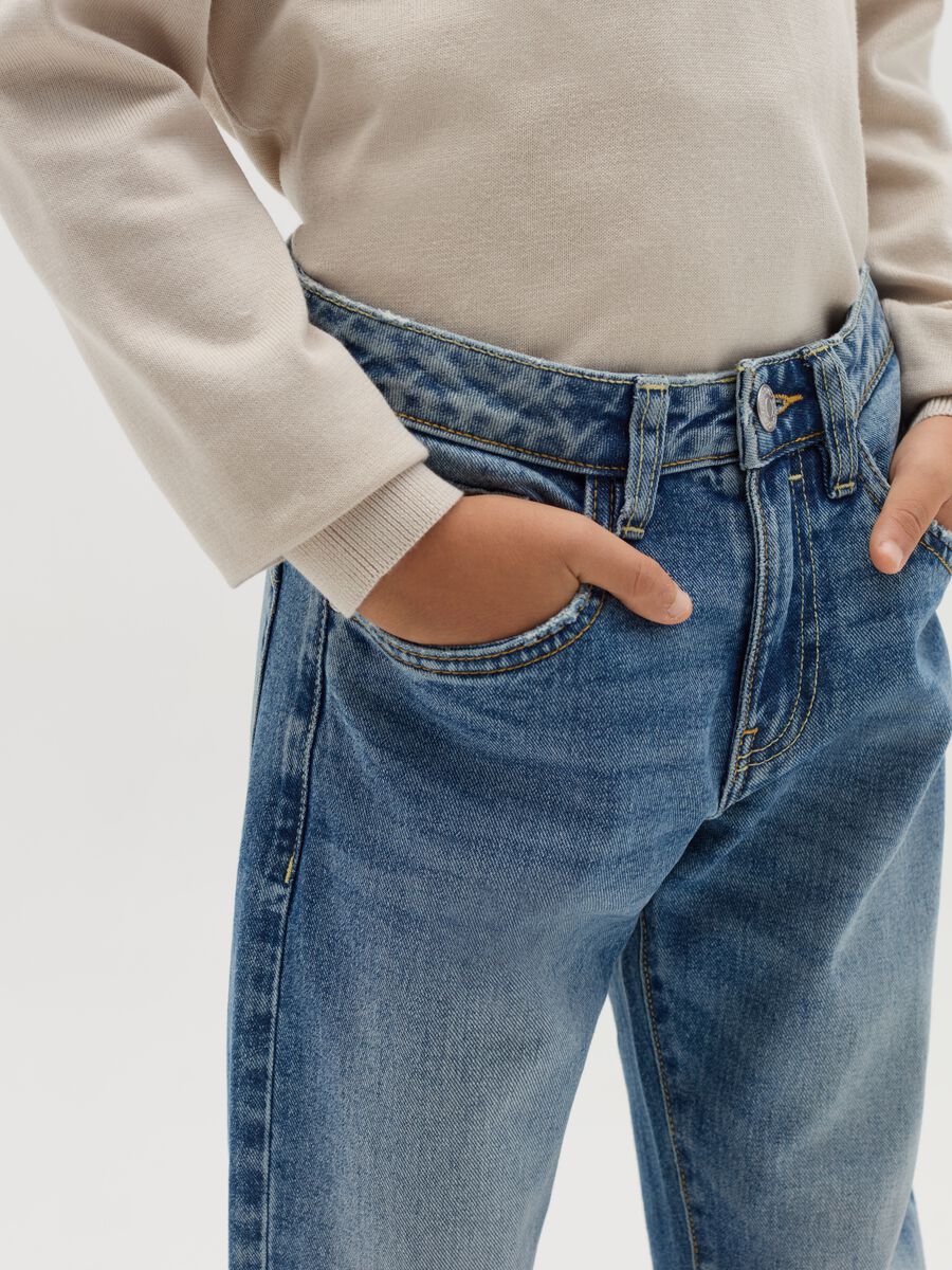Jeans regular fit acid wash con scoloriture_3