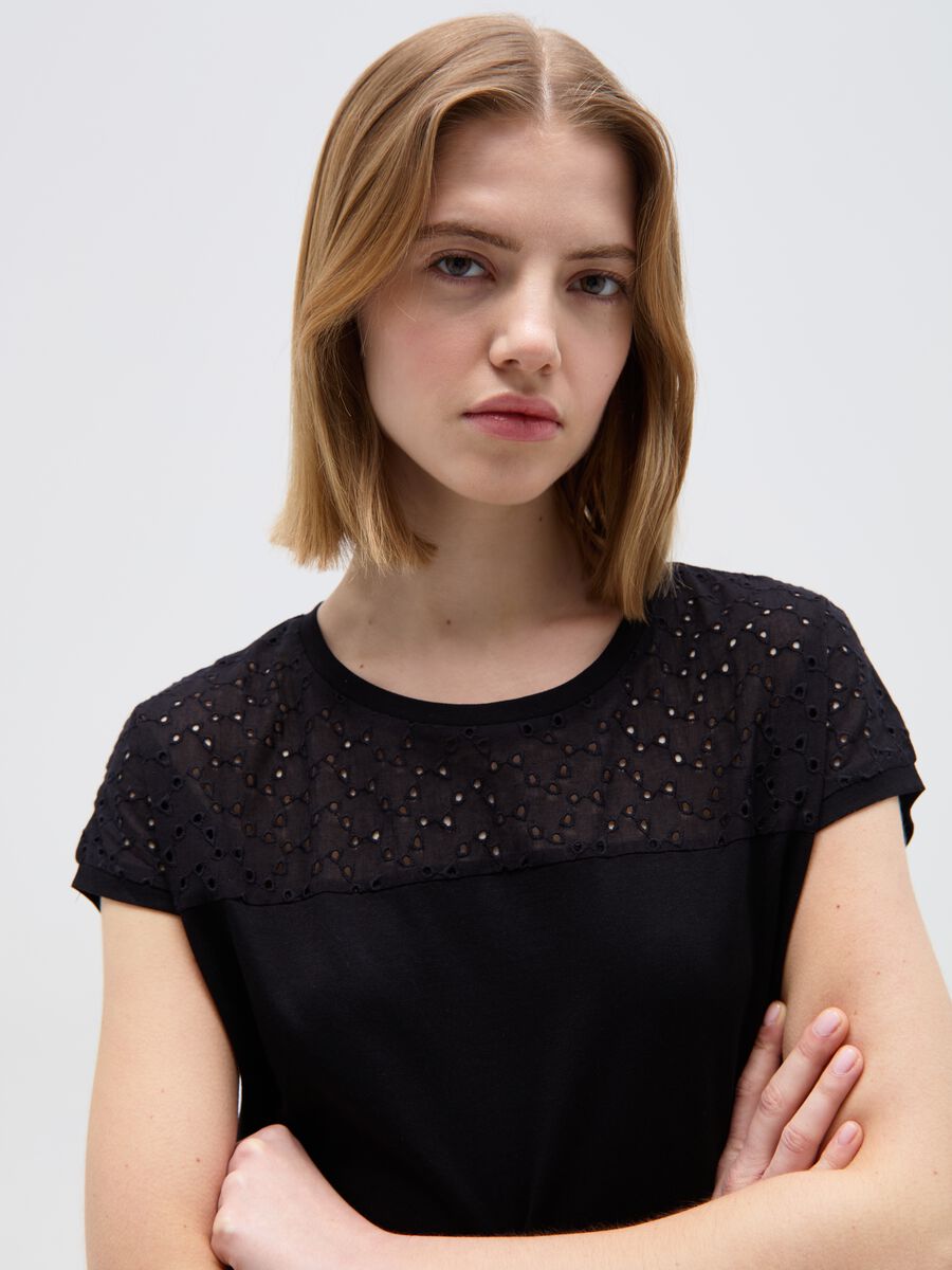 Cotton T-shirt with broderie anglaise_0