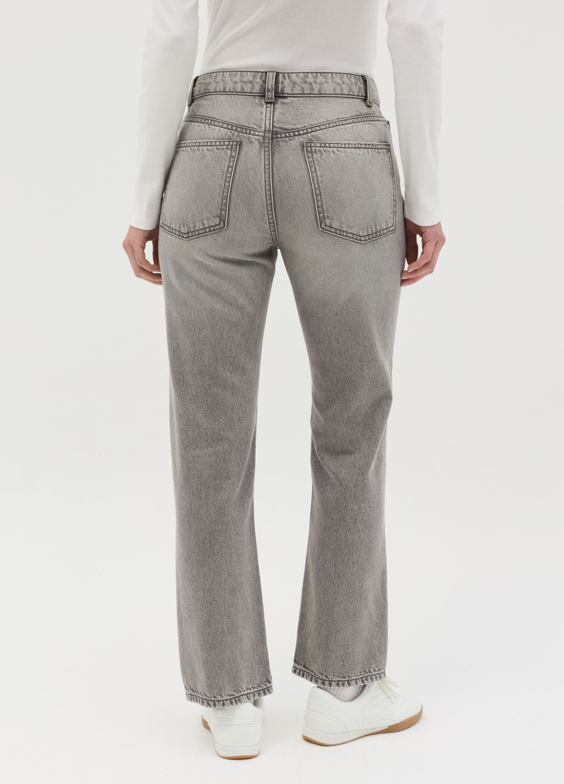 Straight-fit jeans with five pockets