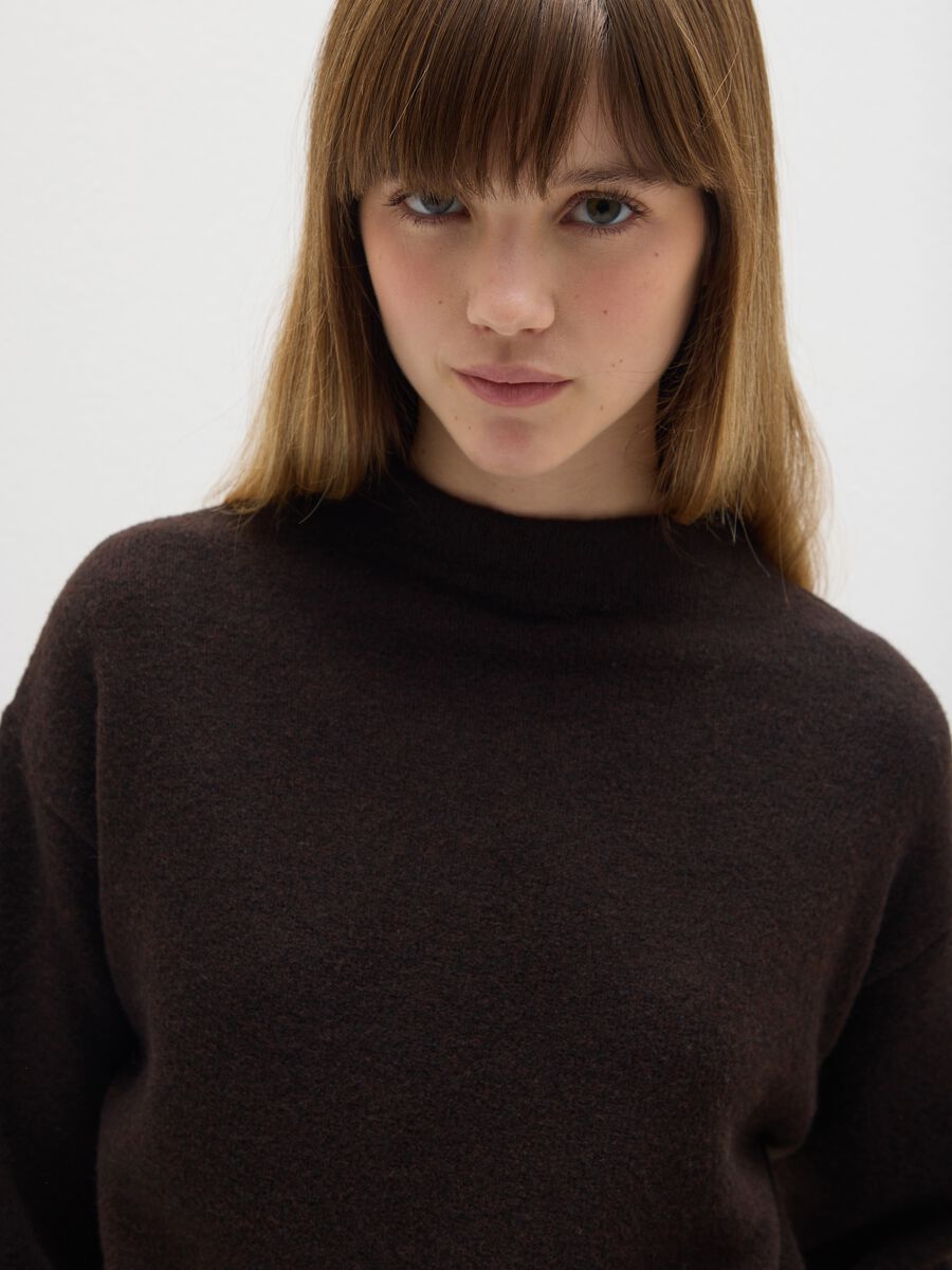 Heavy brown pullover with mock neck_3