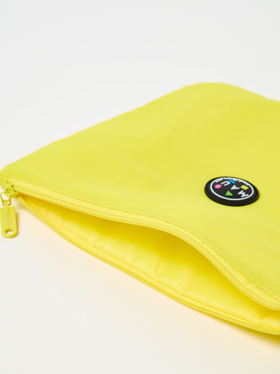 Solid colour clutch bag with logo patch_1