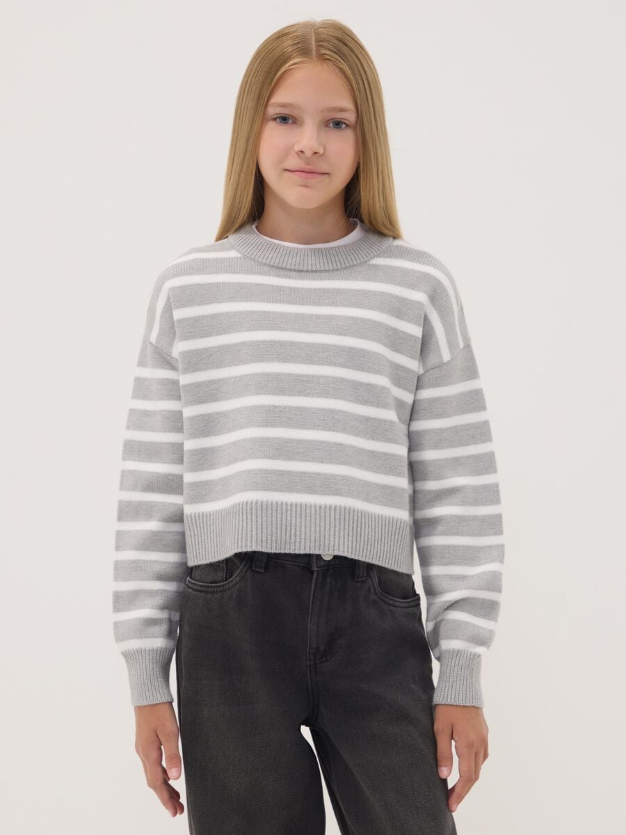 Maglia grigia in misto viscosa a righe con girocollo_1
