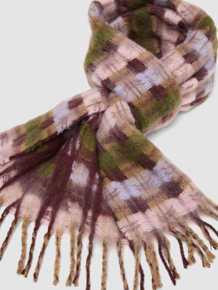 Soft pink scarf with fringes_1