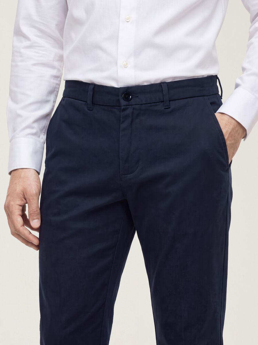 Pantaloni chino blu in lyocell e cotone elasticizzato slim fit_3