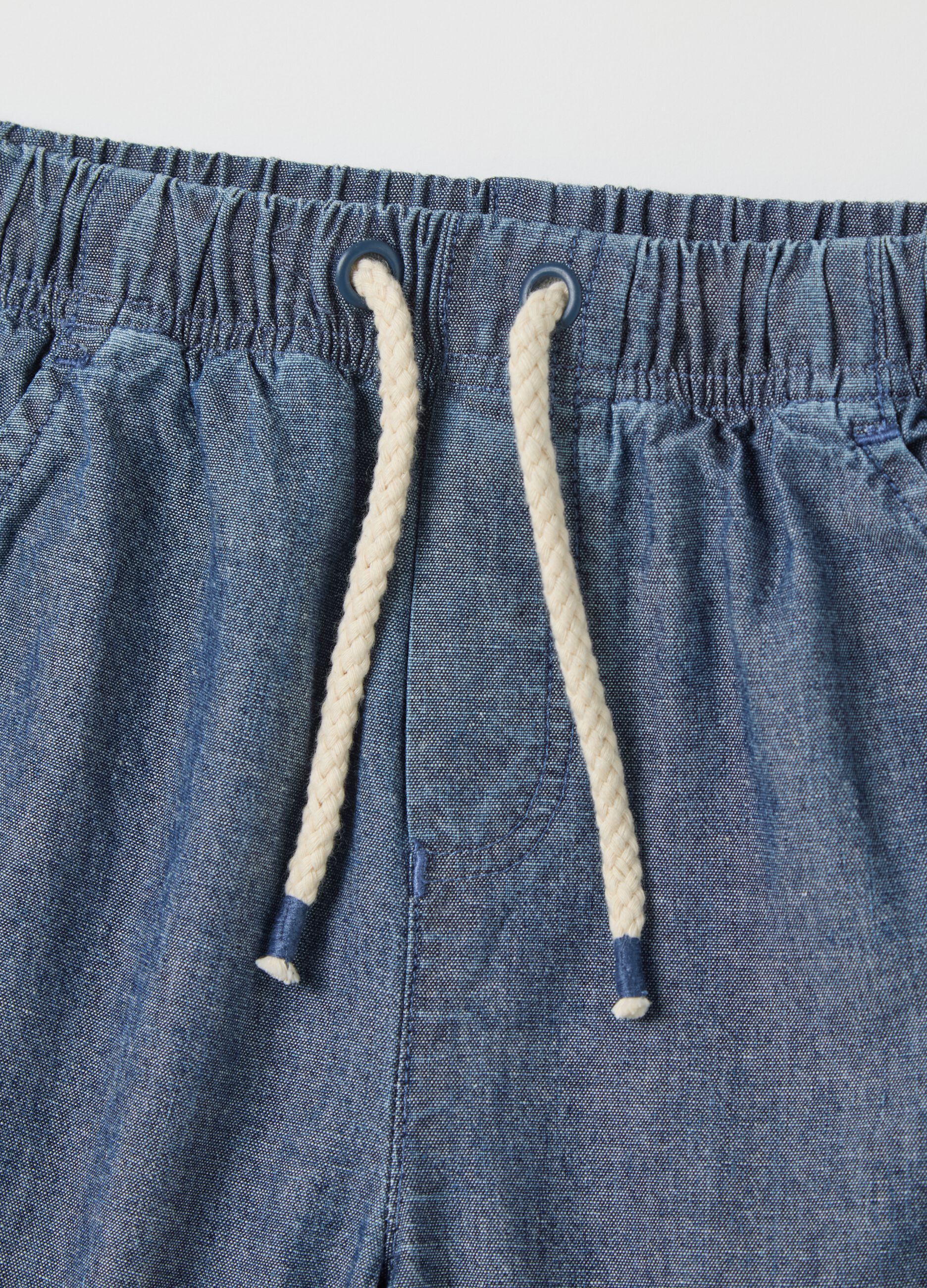 Stretch shorts in 100% cotton