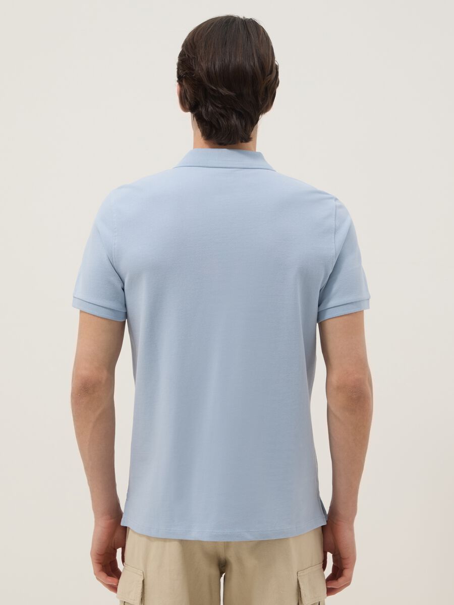 Light blue short-sleeve polo in pure organic cotton, regular fit_2