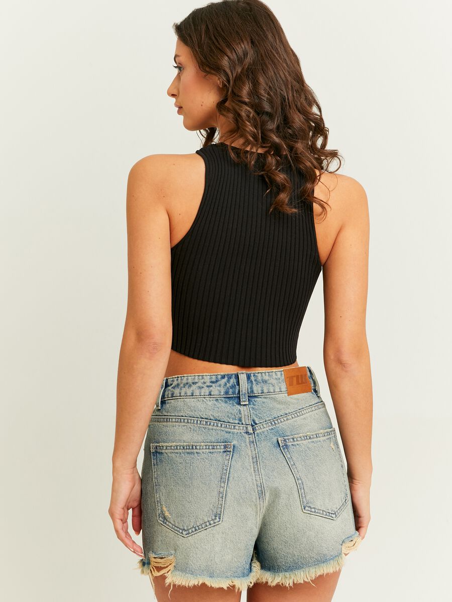 Denim shorts with fringing and abrasions_2