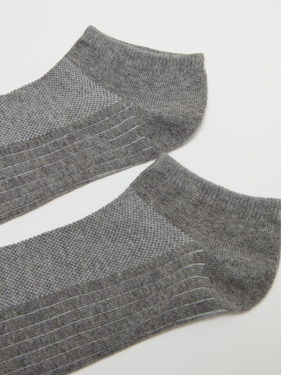 Three-pair pack stretch sneaker liners_1
