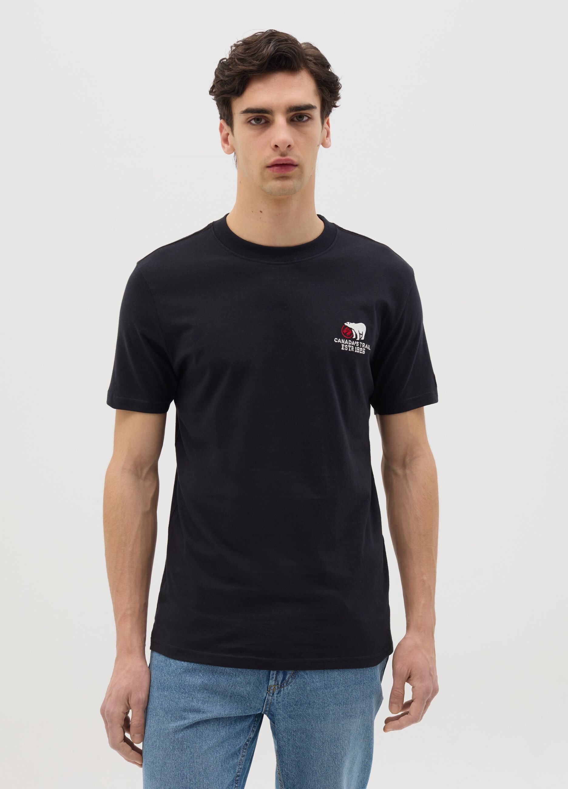 T-shirt nera a maniche corte Canada's Trail