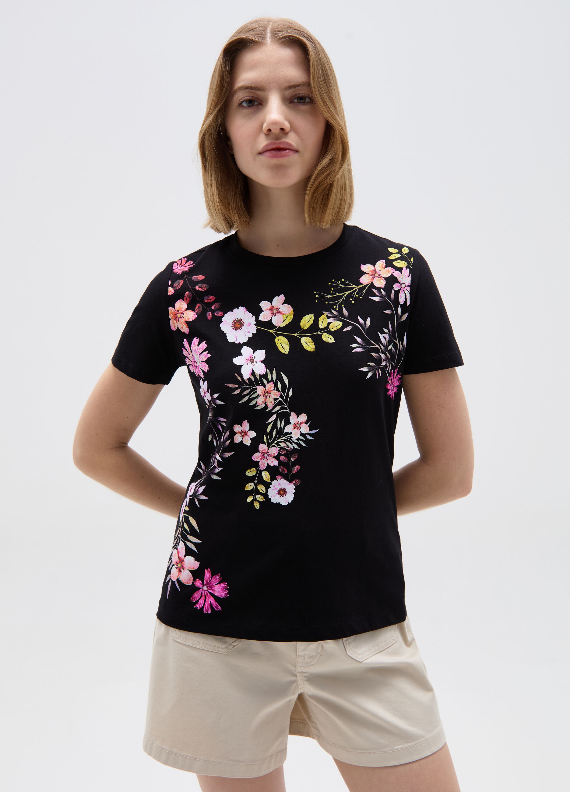 T-shirt con stampa fiori