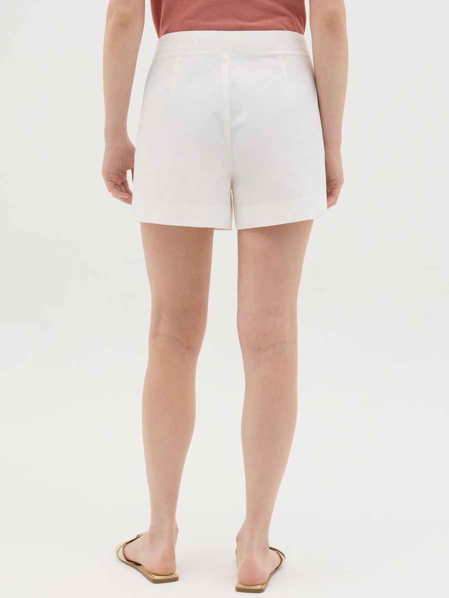 Women's white pure cotton shorts regular fit with side pockets_3