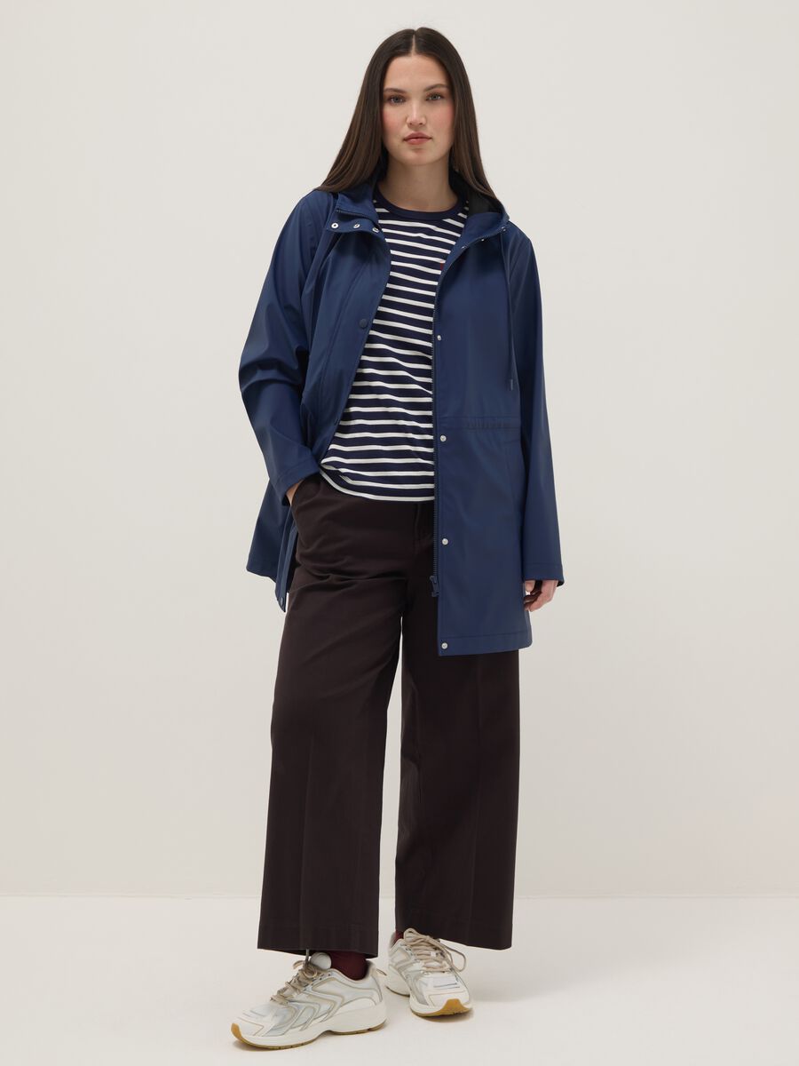 Giacca blu da pioggia regular fit con cappuccio_1