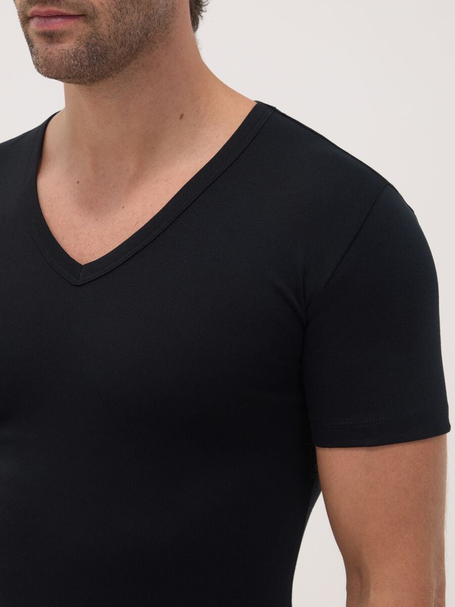 2-pack of black organic cotton T-shirts with deep V-neck_2