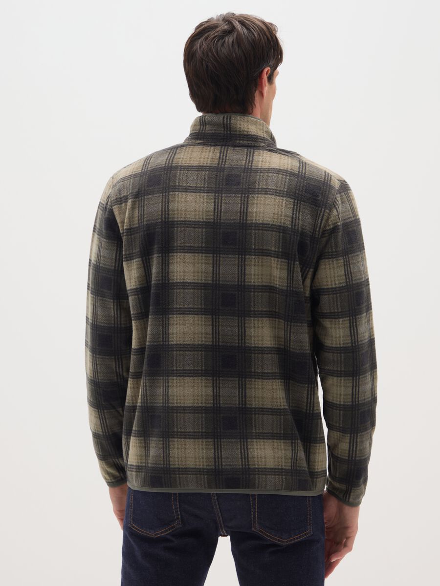Felpa a collo alto con quadri multicolor regular fit in pile con zip_2