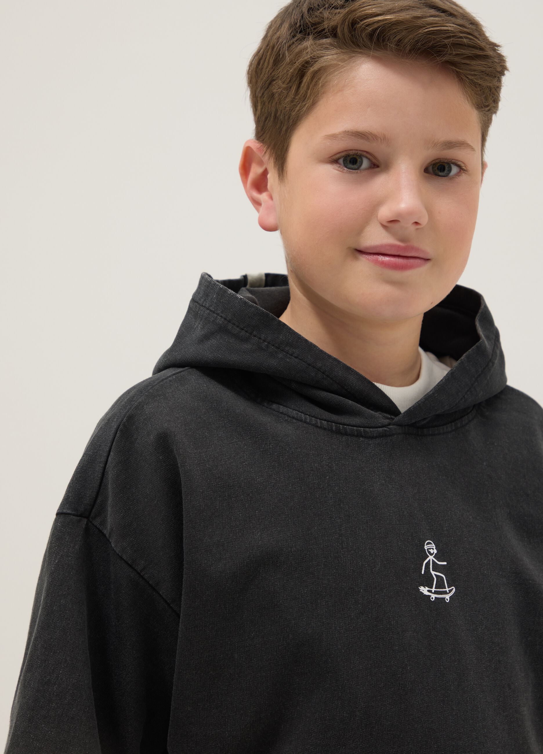 Boys' oversized black pure cotton t-shirt with hood
